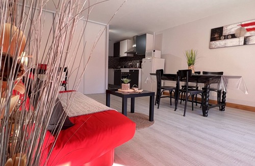 Cauterets Apartment | T2 ensoleillé avec terrasse et vaste jardin commun