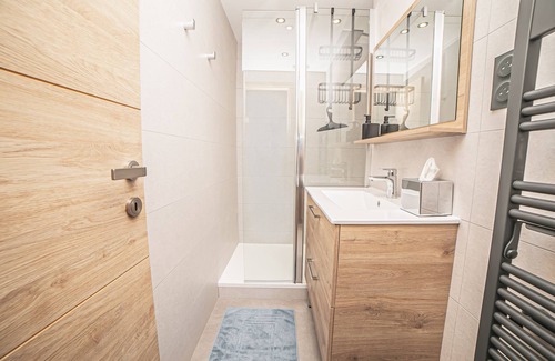 Bonneveine Apartment | T2 Rénové Neuf, Proche Plage, Parking, Clim, Wifi