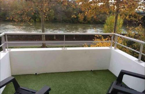 Sept Deniers Apartment | *T2*Vue Garonne*Piscine*Garage*