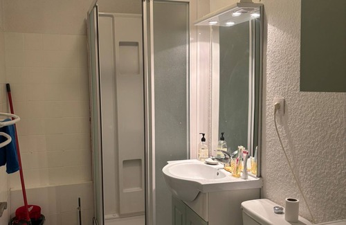 Ax-les-Thermes Apartment | T3 comfort à Ax: randos, skiing and relaxation