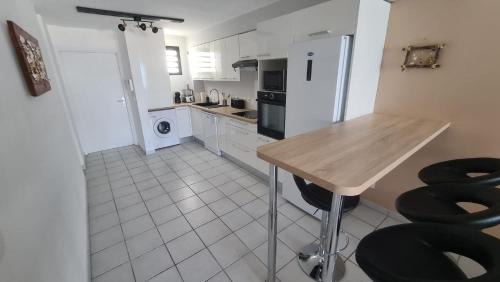 Centre-Ville Apartment | T3 le cristal St Pierre 300m de la plage