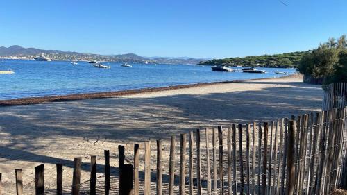 La Croix-Valmer Apartment | T3 Vignes & Terrasse 25 m2 au calme - Vue verdoyante - À 7 min de la plage - Parking Gratuit - La Croix-Valmer