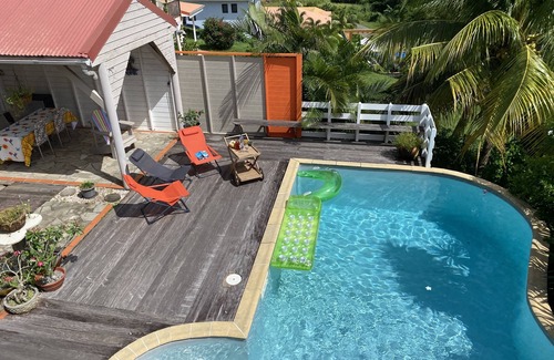 Trois-Ilets Apartment | T4 design in lush greenery, sea view and swimming pool, 10 minutes from the beaches.