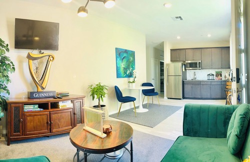 Temecula House | Ta Ta Darling: Lake & Winery Escape nStylish Stay Near Temecula’s Best!