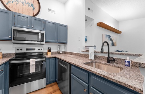 Kimberling City House | Table Rock Lake Access-Upgraded Bungalow-Free Attraction Tickets-Cmty Pools, Mini Golf, Pickleball