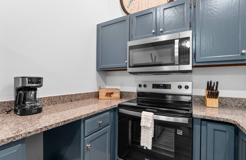 Kimberling City House | Table Rock Lake Access-Upgraded Bungalow-Free Attraction Tickets-Cmty Pools, Mini Golf, Pickleball