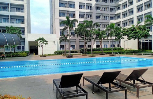 Taguig Condo | Taguig Budget Hotel vibe Airbnb with Resort-like Amenities near BGC and Airport