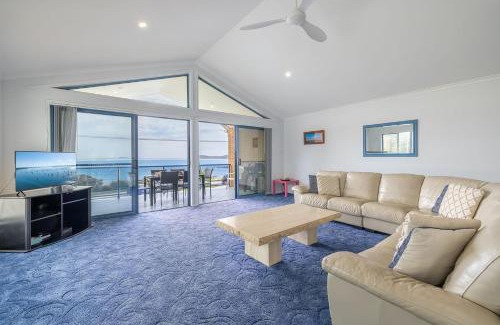 Fingal Bay House | Tah Villa 1, 68 Marine Dr - stunning views, linen and air con