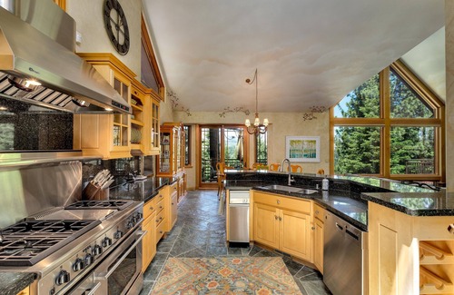 Country Club Estates House | Tahoe Crestview Lodge with Stunning Views and Great Amenities