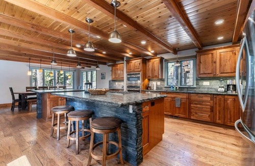 Carnelian Woods House | Tahoe Dreamer - Newly Remodeled 4BR