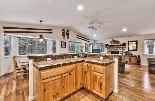 Pioneer Trail House | Tahoe Themed 3 Bedroom (plus bonus) Tahoe Paradise Home