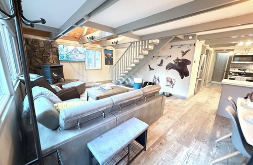 Incline Village Cabin | Tahoe Time Cabin w/King Bed, Modern Tahoe Cabin w/King Bed Suite & Level 1 EV Charging