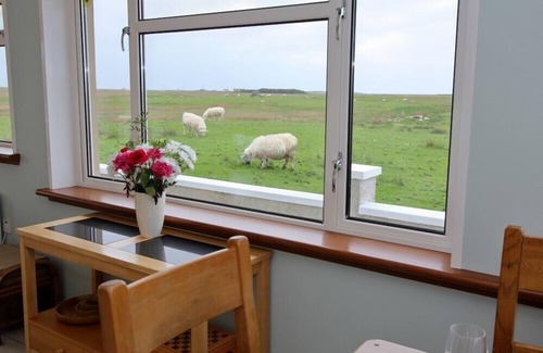 Homore Cottage | TAIGH DHONNCHAIDH, family friendly in Isle Of Benbecula