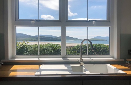 Harris Cottage | TAIGH MARSAILI, family friendly in Luskentyre, Isle Of Harris