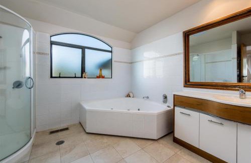 Narrow Neck House | Takapuna Bay