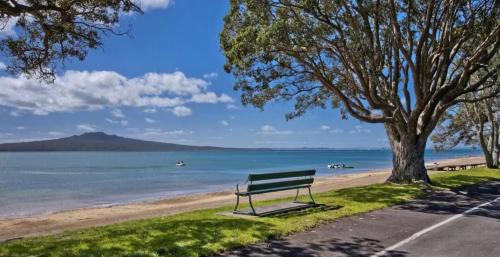 Narrow Neck House | Takapuna Bay