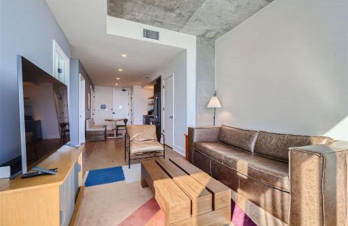Rainey Street Historic District Apartment | Take in the views with 1BR plus Rooftop pool