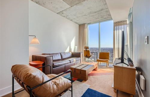 Rainey Street Historic District Apartment | Take in the views with 1BR plus Rooftop pool