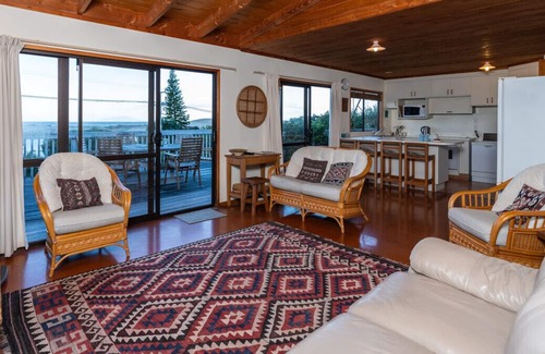 Mangawhai Heads Cottage | Talinga Ocean Views - Mangawhai Holiday Home
