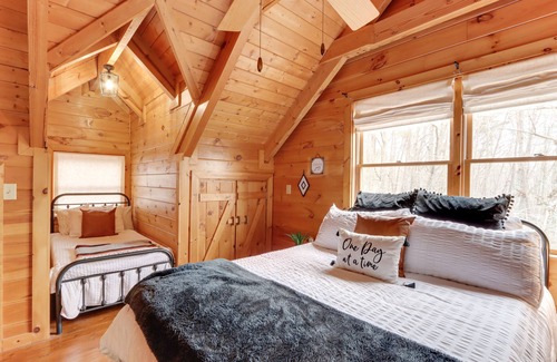 Jasper Cabin | Talking Rock Cabin Rental w/ Gas Grill & Fire Pit!