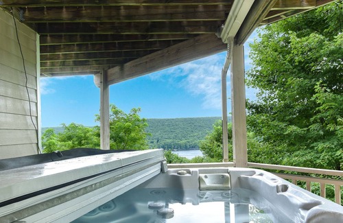 Mountainside House | Tall Castle: Lake Access, Fire Pit, Community Amenities!
