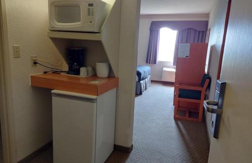 Rocky Mountain House Hotel | Tamarack Inn