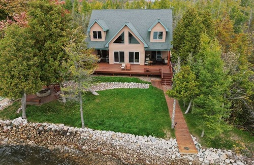 Bellaire Cottage | Tamarack Lodge, Waterfront on Lake Bellaire