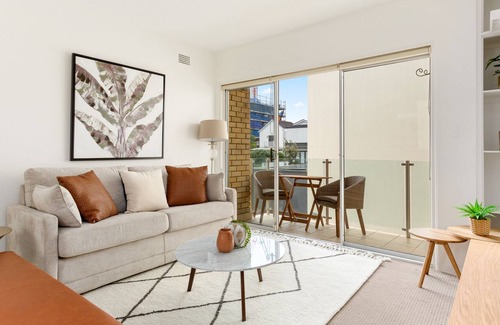 Tamarama Apartment | Tamarama Beachside Retreat with Views