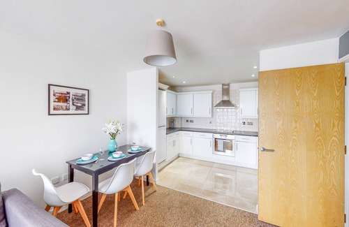 Hatfield Apartment | Tamblin Lodge - Bright, Modern, Fresh Apartment