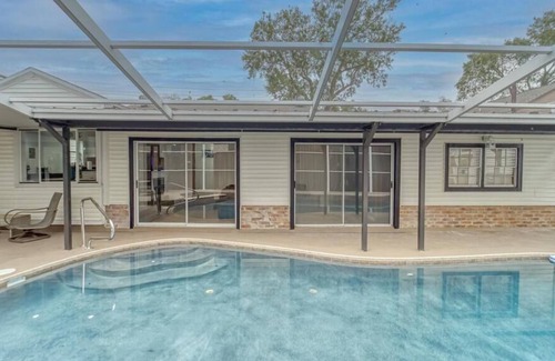 Riverside Heights House | Tampa Retreat: Poolside & Spa Fun and City Vibes