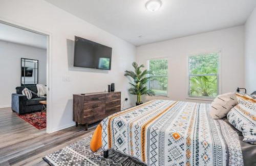 Tampa Heights House | Tampa Riverwalk Renovated Walkable to Restaurants