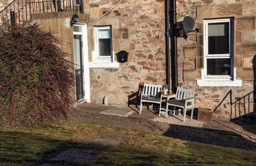 Eyemouth House | TandJ House in Eyemouth: Cozy Coastal Retreat