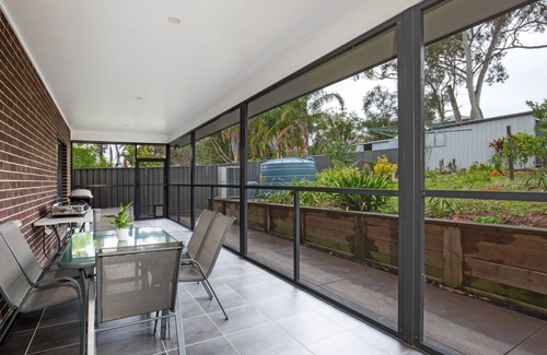 Sanctuary Point House | Tangerine - Pet Friendly - 3 Mins Walk to Beach