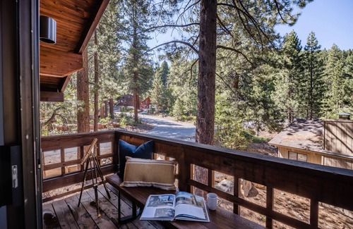 Incline Village Cabin | Tarly by AvantStay | 5mins To Diamond Peak Skiing w/Hot Tub in Incline Village