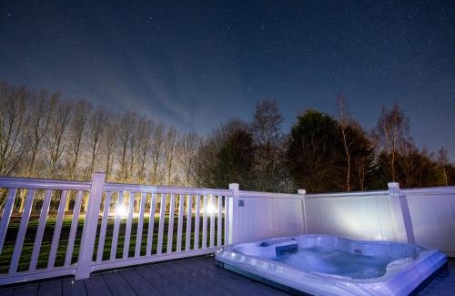 Allerthorpe House | Tarn Lodge with Hot Tub