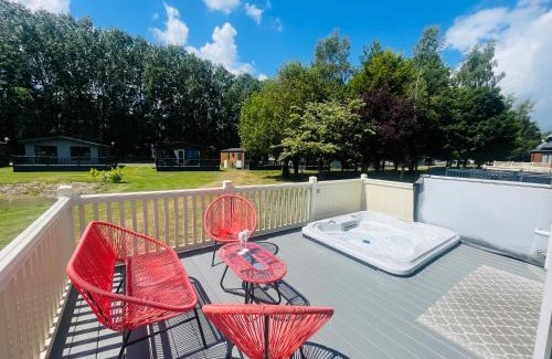 Allerthorpe House | Tarn Lodge with Hot Tub