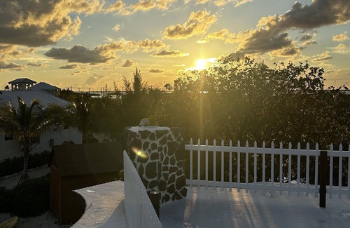 Long Beach Estates Bed & Breakfast | Tarpon deluxe room