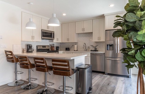 Redondo Beach Apartment | Tasteful Redondo Beach 2BR, walk to Shops & Restaurants, by Bluueground