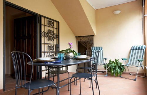 Pallanza Apartment | Tastefully furnished 2½-room apartment with large garden and 2 balconies