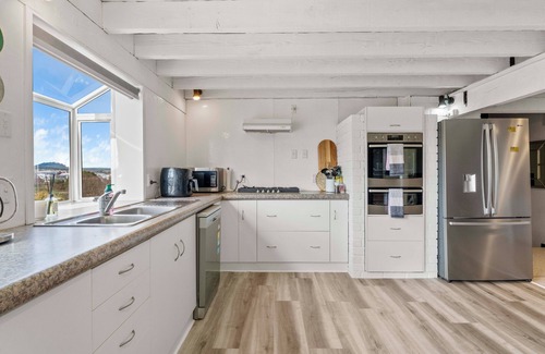 Taupo House | Tauhara Views - Lake Taupo Holiday Home