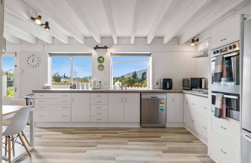 Taupo House | Tauhara Views - Lake Taupo Holiday Home