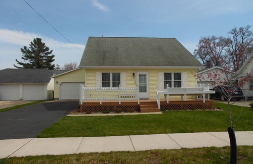 Tawas City House | TawaStay, Located Near Lake Huron and pet friendly!