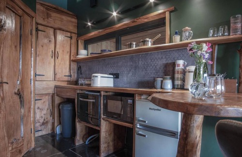 Tiers Cross House | Tawny Lodge - Luxurious 1 Bedroom - Blossom Farm