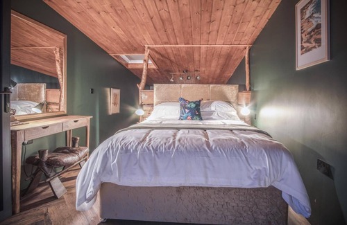 Tiers Cross House | Tawny Lodge - Luxurious 1 Bedroom - Blossom Farm