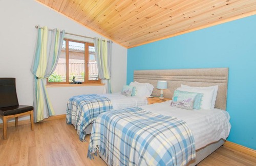 Cupar House | Tawny Lodge with Hot Tub near Cupar Fife