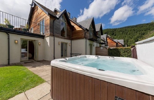 Kenmore Cottage | Tay View Lodge - sleeps 6 guests in 3 bedrooms