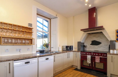 Killin Cottage | TAYVIEW, pet friendly, character holiday cottage in Killin