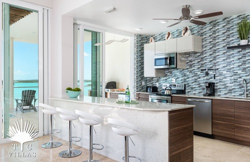 Ocean Point House | TC Villas -Caicos Cays -Modern Villa w. Infinity Pool, Dock, Kayaks & Hot Tub