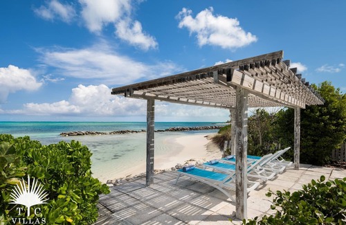 Providenciales House | TC Villas -Castaway -Luxury Beachfront for Extended Families & Groups