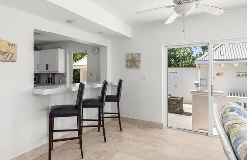 Ocean Point House | TC Villas -Coccoloba -Beachfront w. Pool, Kayaks & Direct Taylor Bay Access